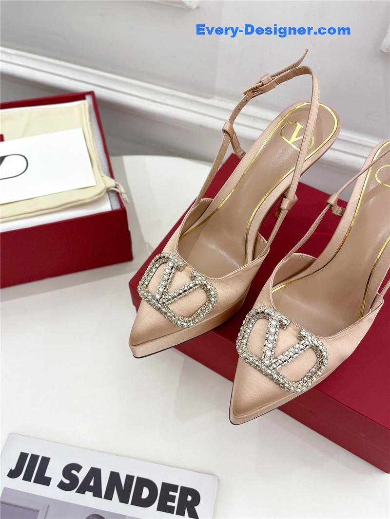 Va1e*ntin0 v buckle platform pumps
