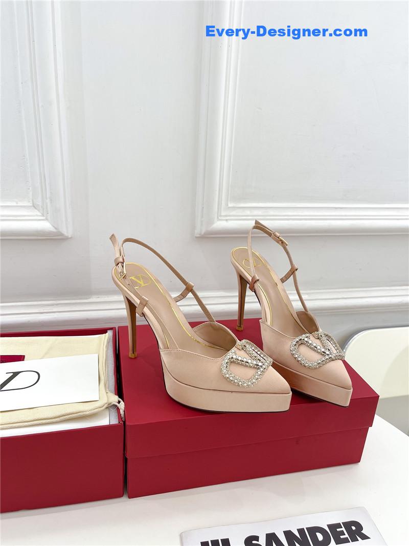 Va1e*ntin0 v buckle platform pumps