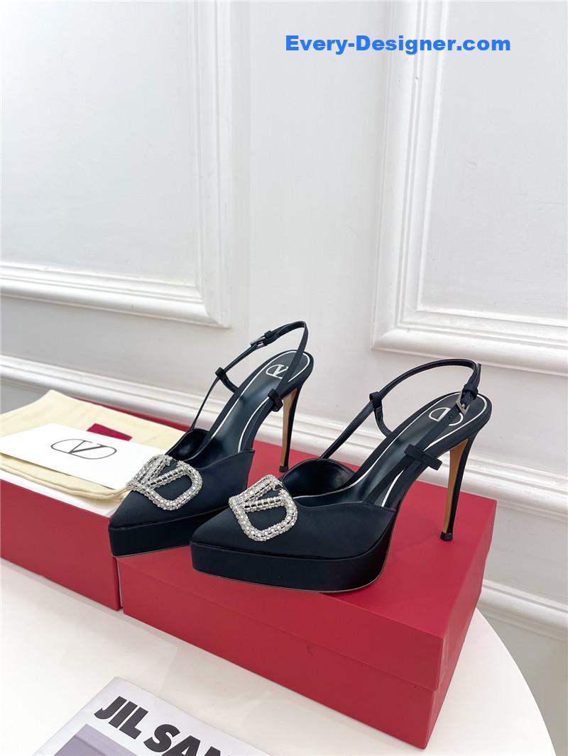 Va1e*ntin0 v buckle platform pumps