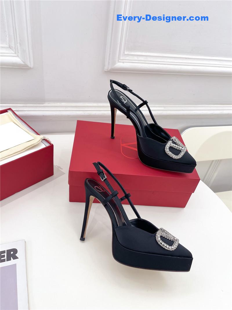 Va1e*ntin0 v buckle platform pumps