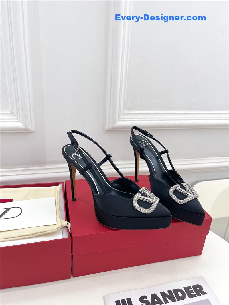 Va1e*ntin0 v buckle platform pumps