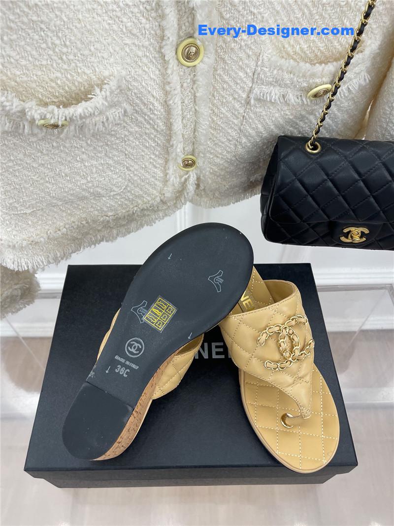 CC rhombus CC logo chain buckle slippers