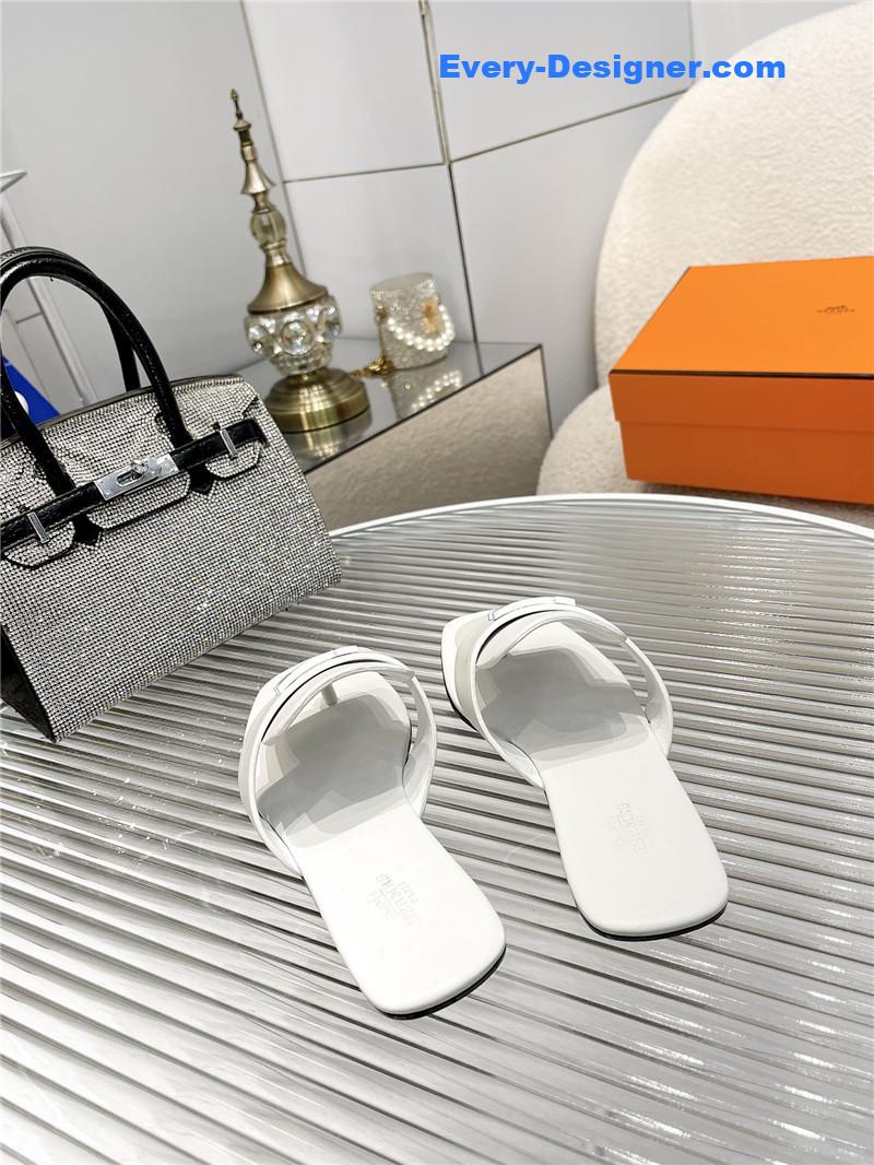 H**me5 classic h buckle sandals