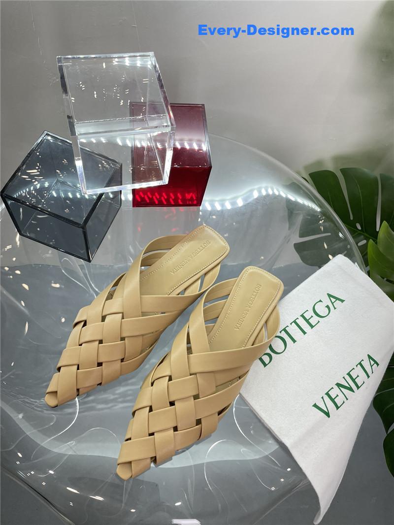 b0tt*ga Ven*ta square toe flat woven slides