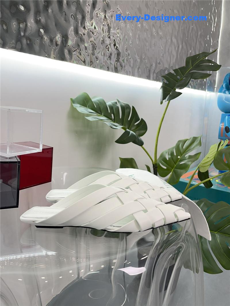 b0tt*ga Ven*ta square toe flat woven slides