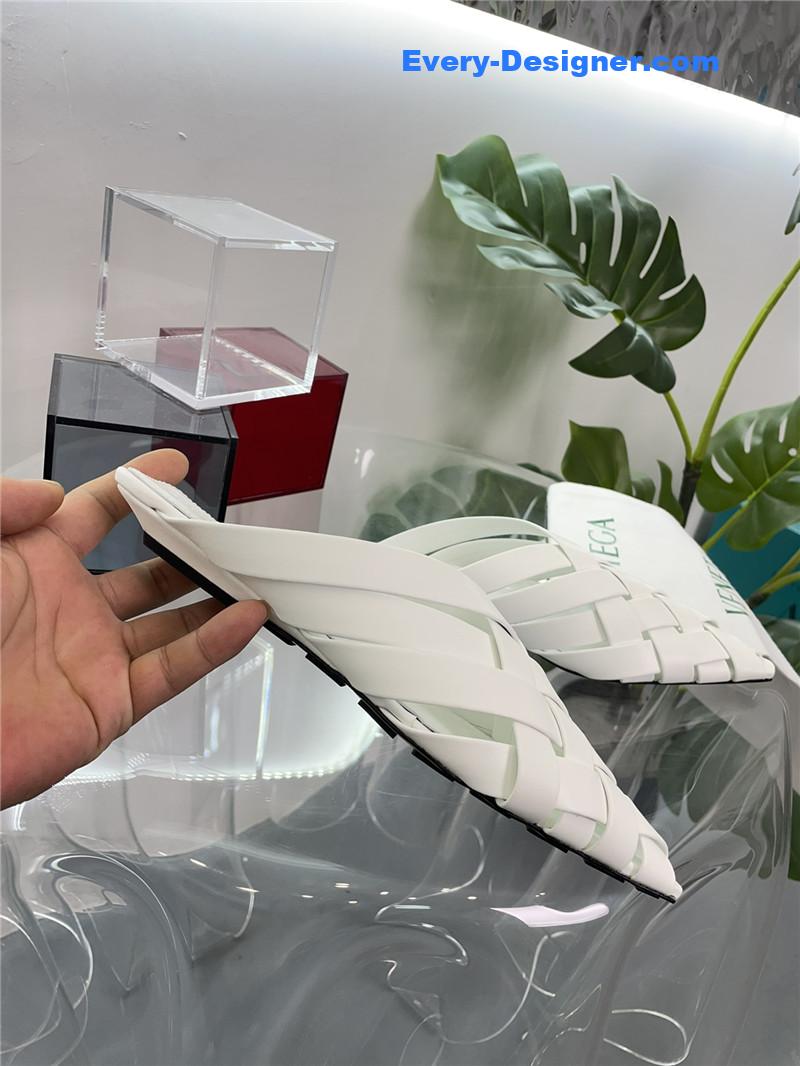 b0tt*ga Ven*ta square toe flat woven slides