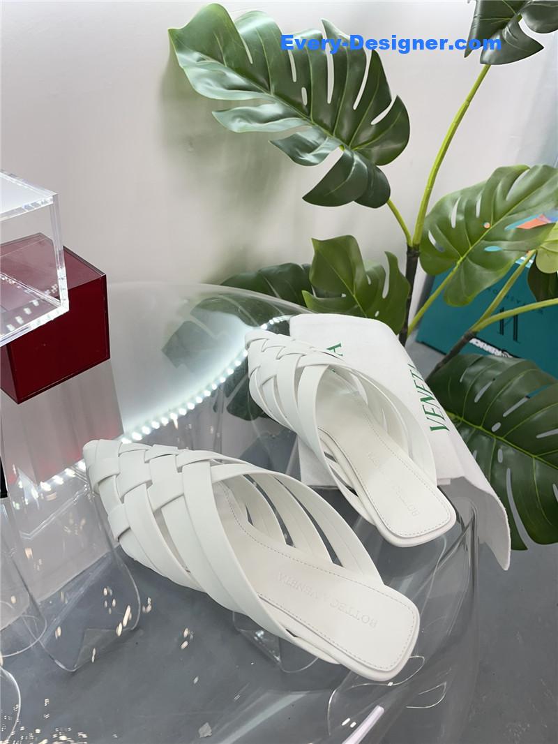 b0tt*ga Ven*ta square toe flat woven slides