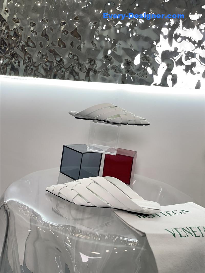 b0tt*ga Ven*ta square toe flat woven slides