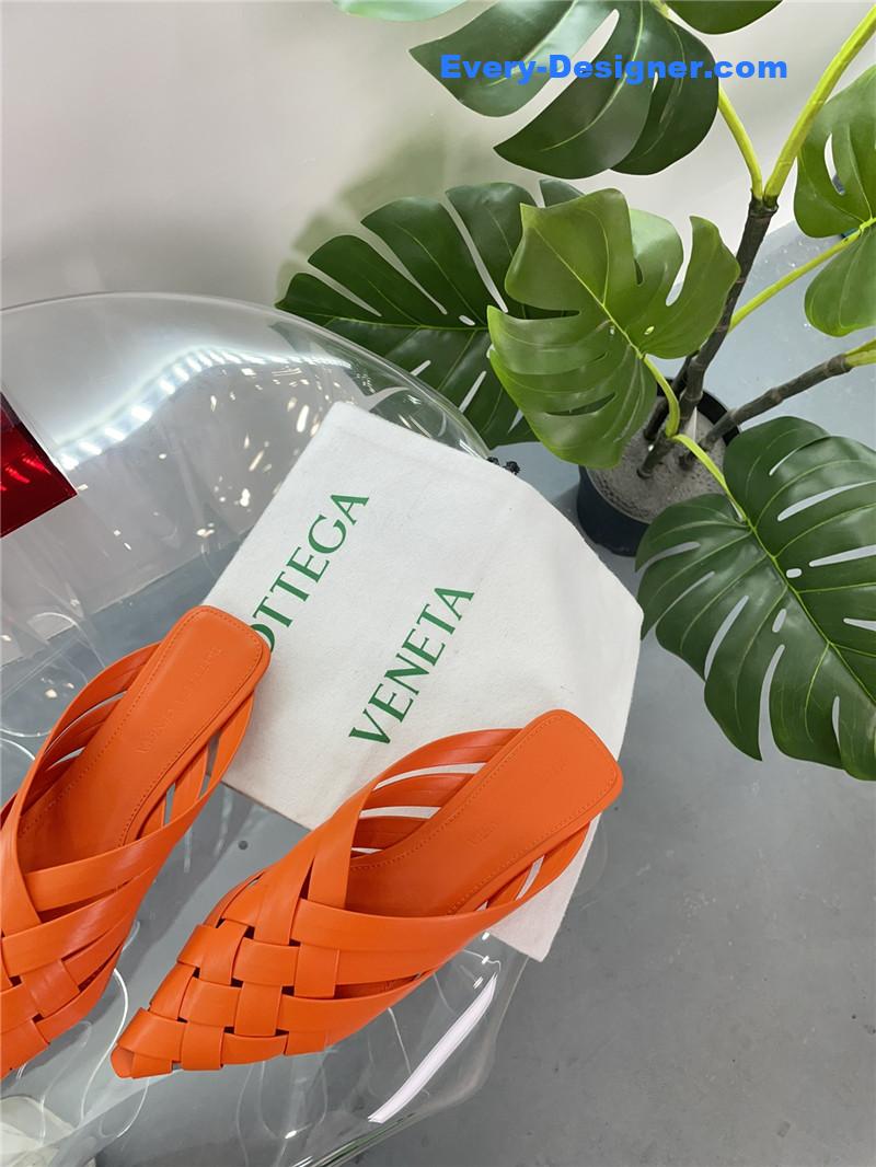 b0tt*ga Ven*ta square toe flat woven slides