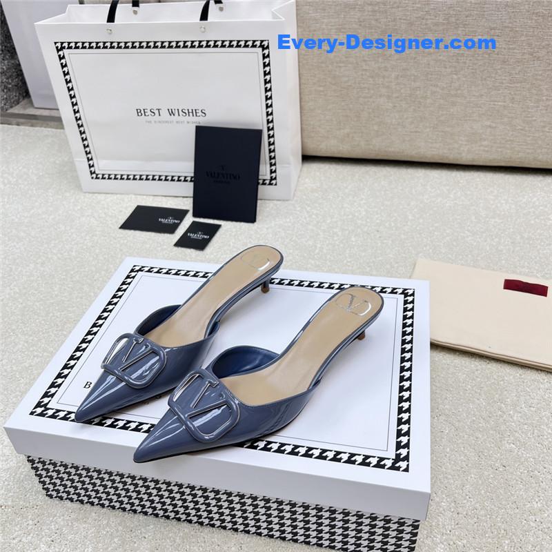 Va1e*ntin0 latest v logo buckle back air slippers