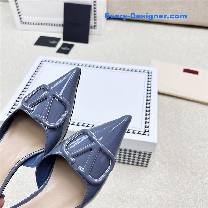 Va1e*ntin0 latest v logo buckle back air slippers