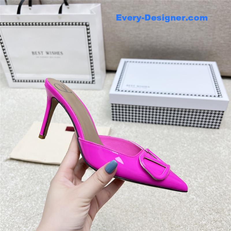 Va1e*ntin0 latest v logo buckle back air slippers