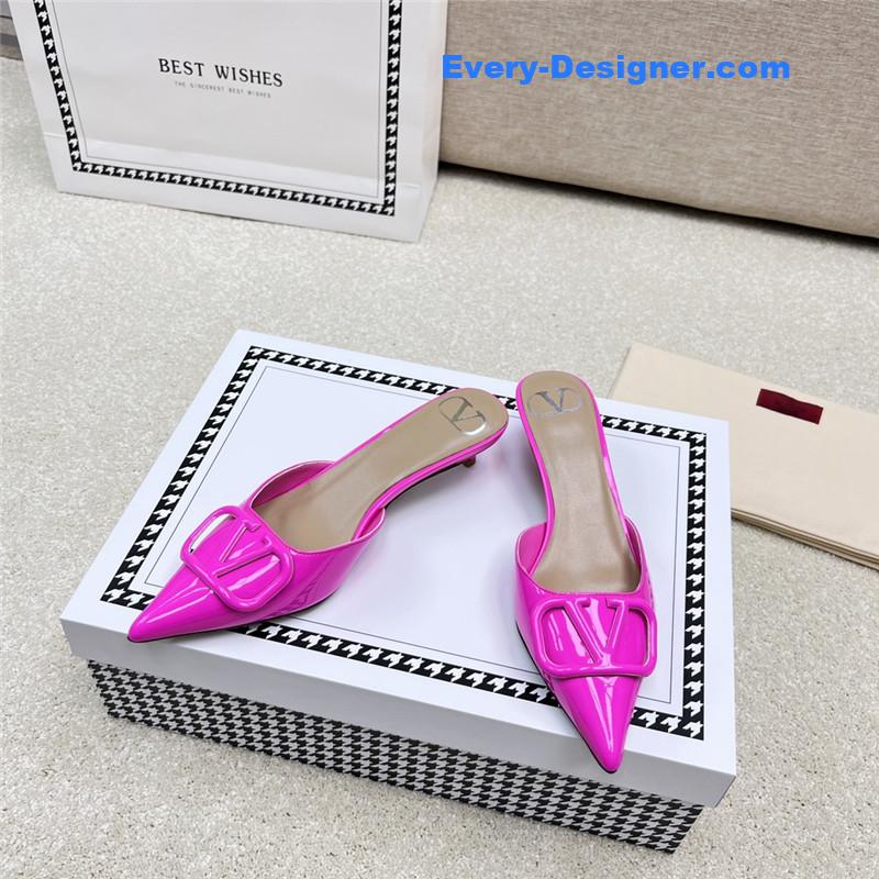 Va1e*ntin0 latest v logo buckle back air slippers