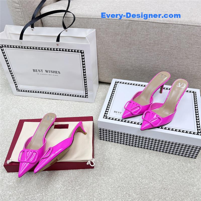 Va1e*ntin0 latest v logo buckle back air slippers