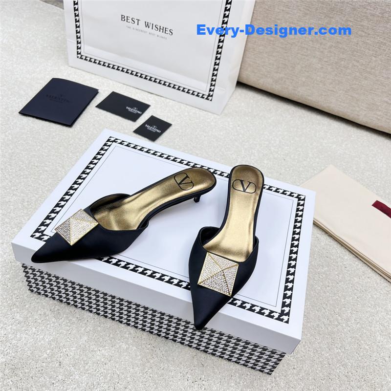 Va1e*ntin0 latest v logo buckle back air slippers