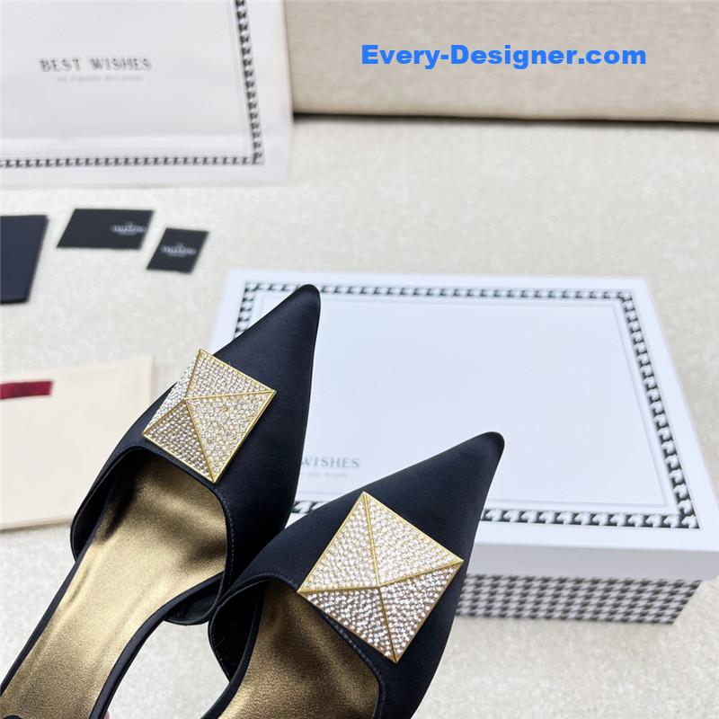 Va1e*ntin0 latest v logo buckle back air slippers