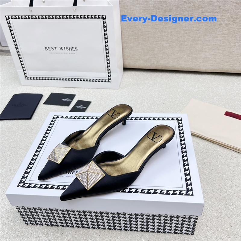 Va1e*ntin0 latest v logo buckle back air slippers