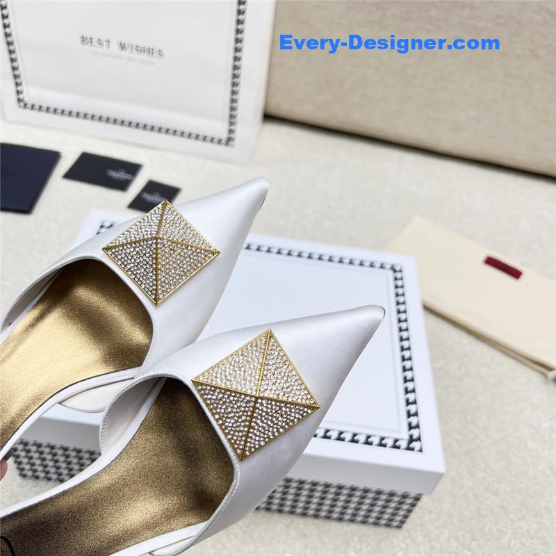 Va1e*ntin0 latest v logo buckle back air slippers