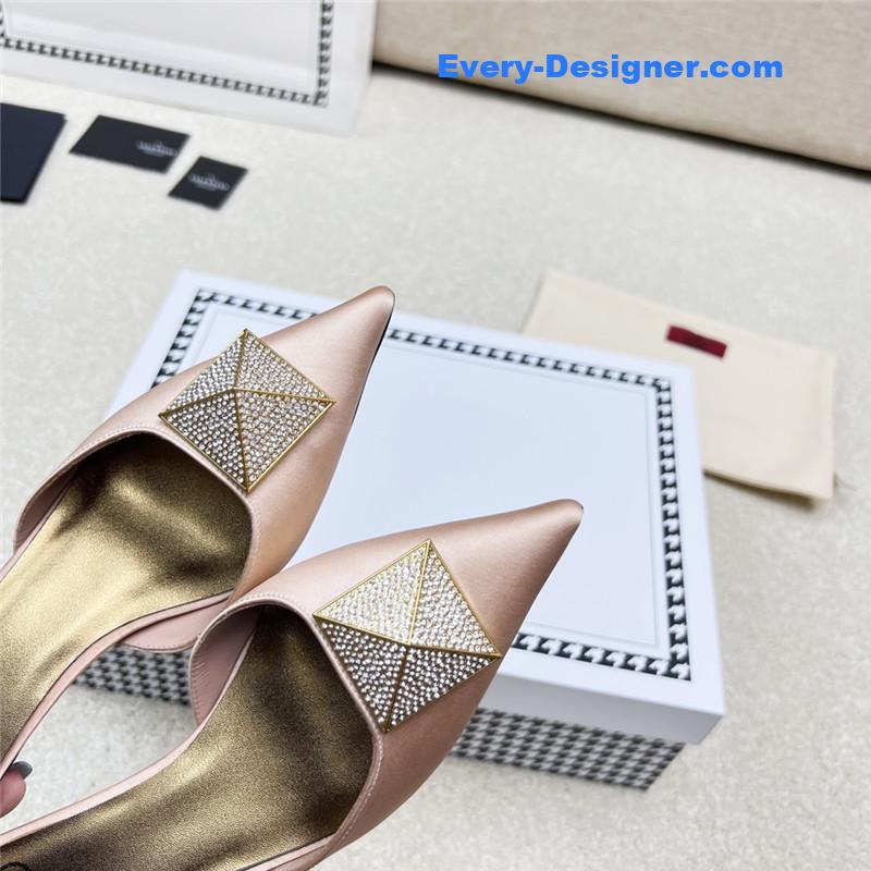 Va1e*ntin0 latest v logo buckle back air slippers