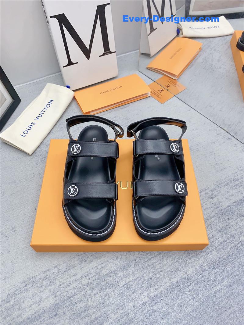 l0vis Vvtt0n lv archlight beach sandals