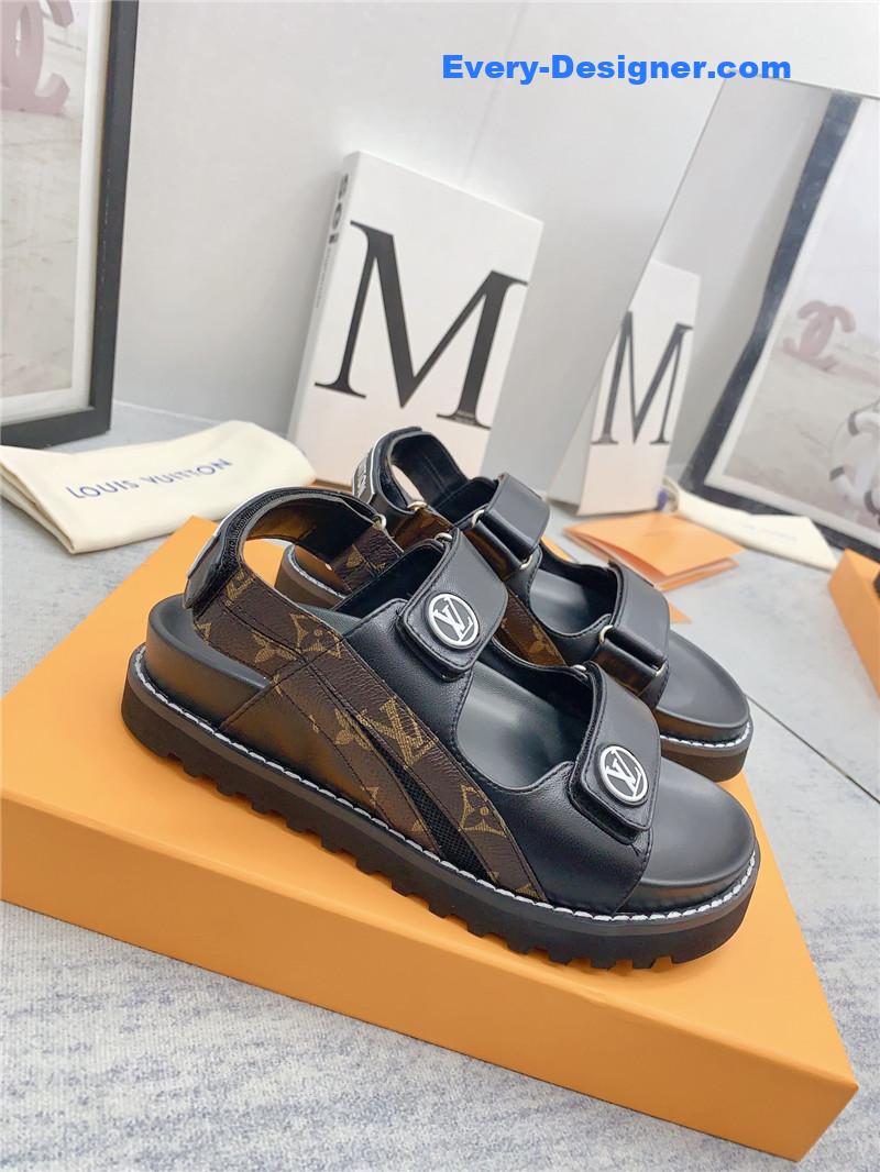 l0vis Vvtt0n lv archlight beach sandals