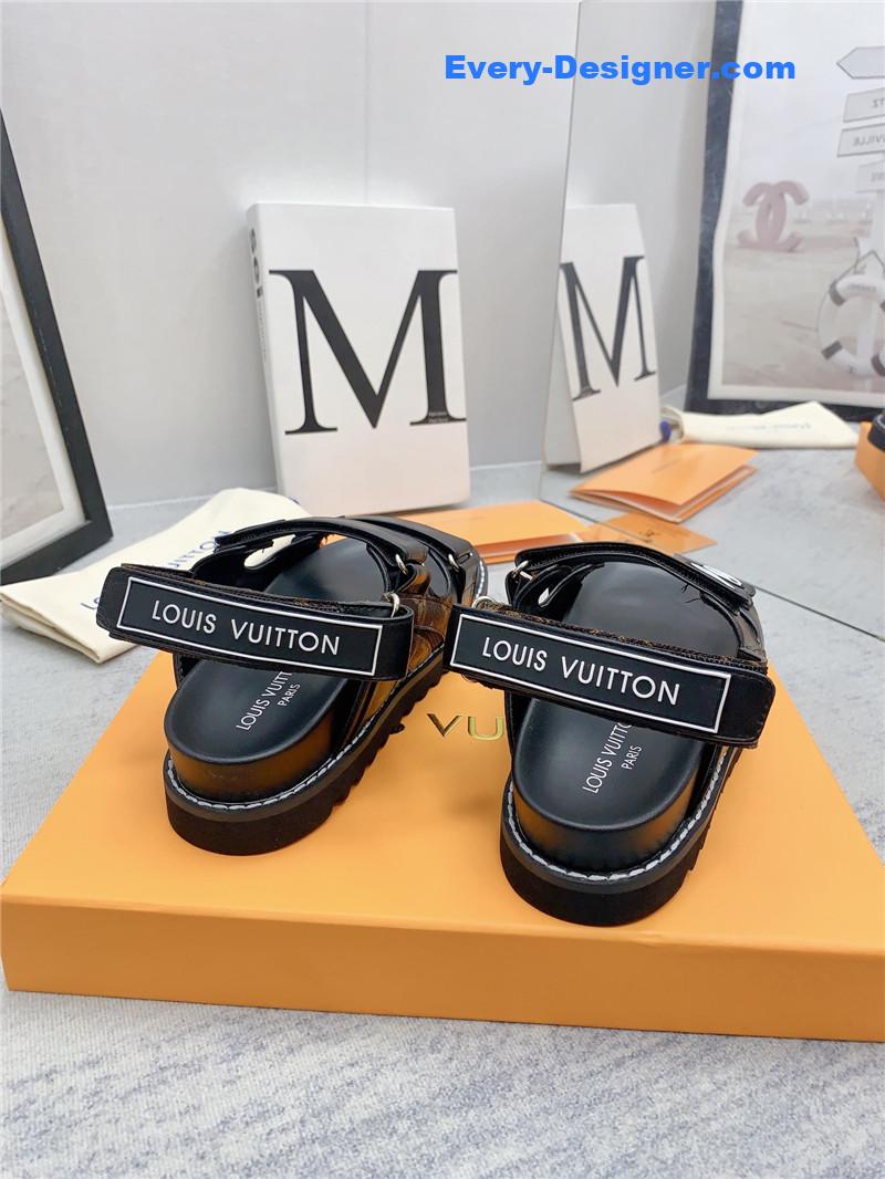 l0vis Vvtt0n lv archlight beach sandals