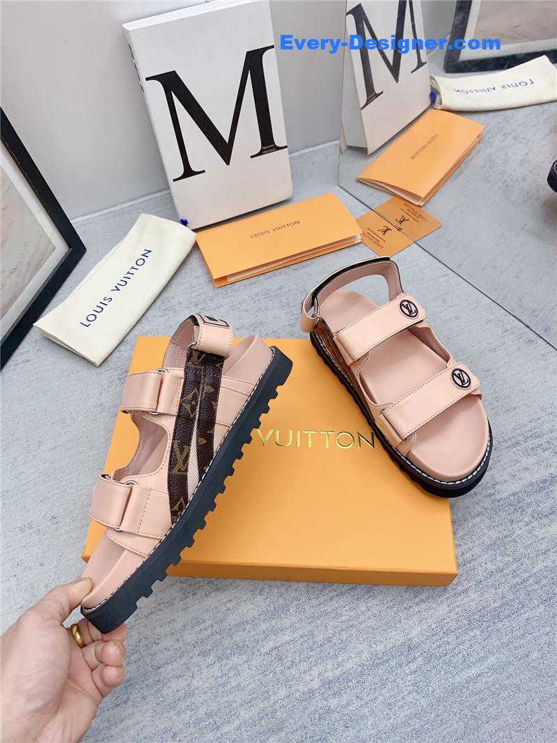 l0vis Vvtt0n lv archlight beach sandals