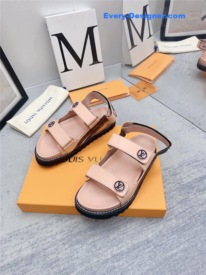 l0vis Vvtt0n lv archlight beach sandals