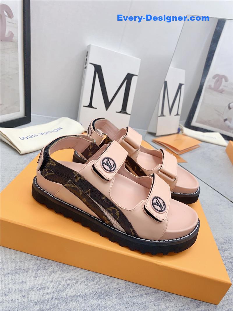 l0vis Vvtt0n lv archlight beach sandals