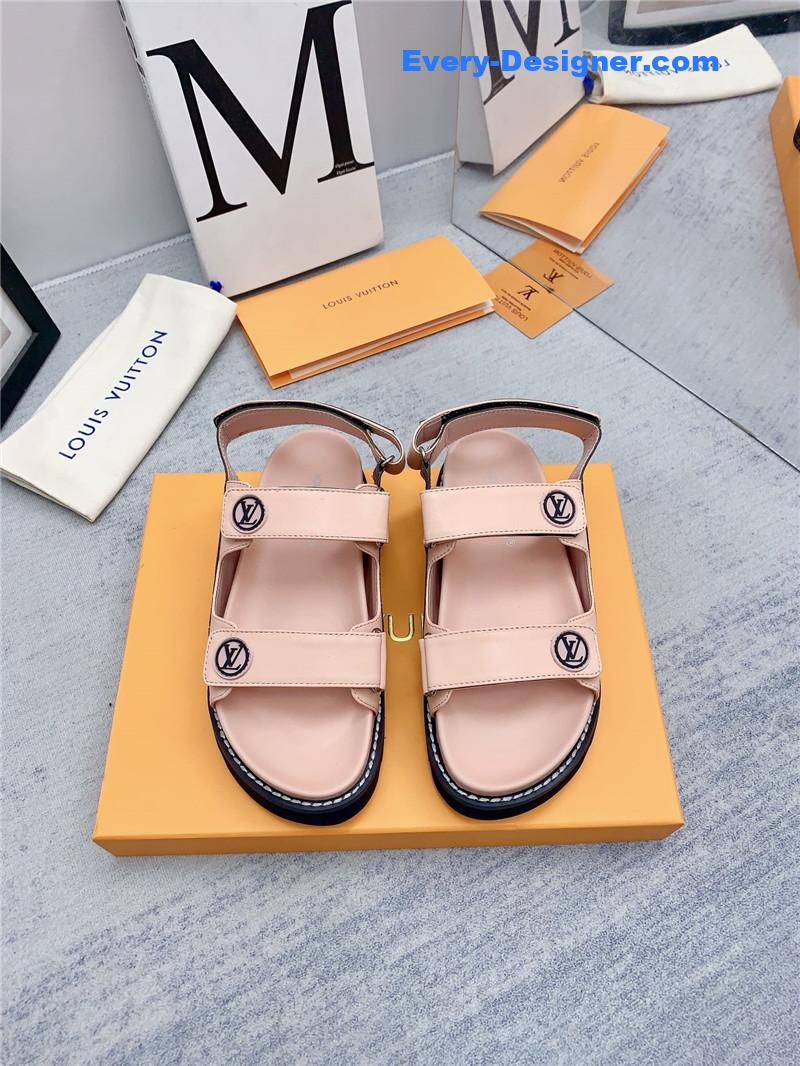 l0vis Vvtt0n lv archlight beach sandals