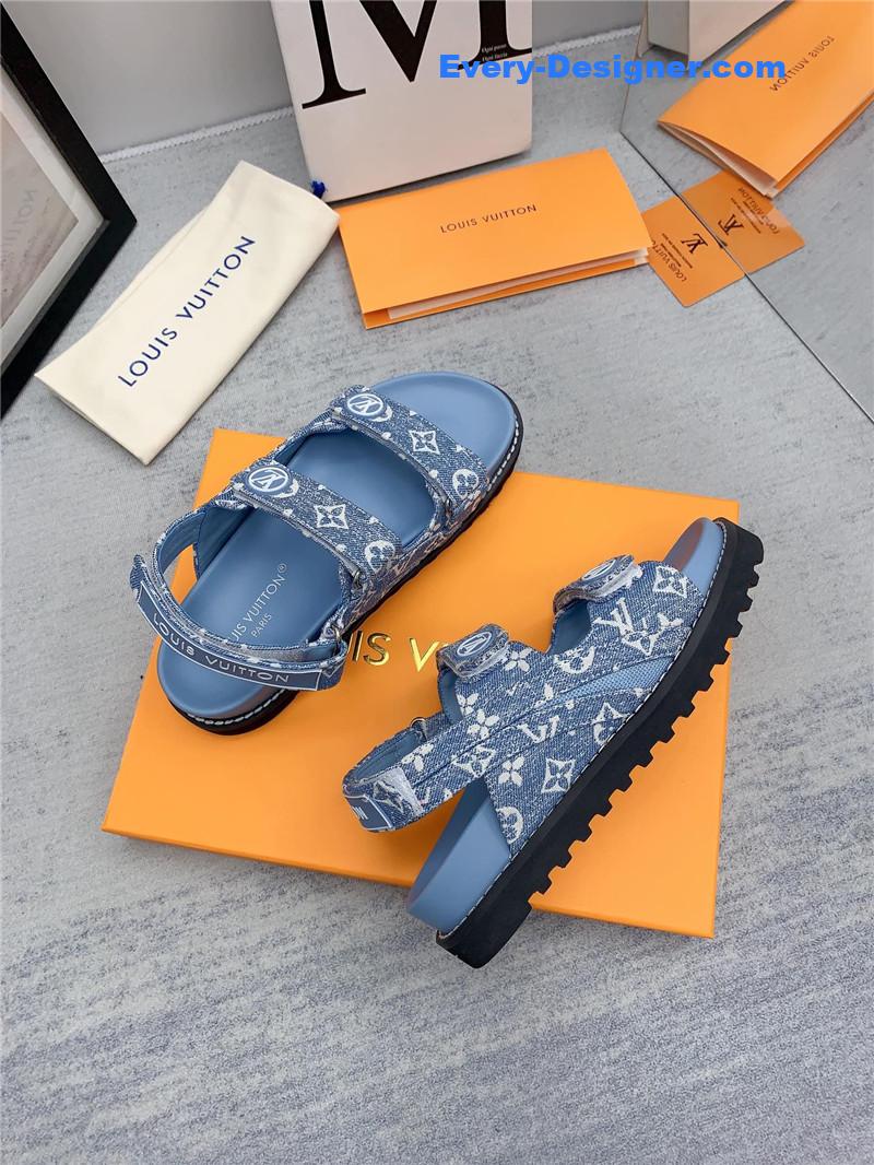 l0vis Vvtt0n blue monogram denim paseo flat sandals