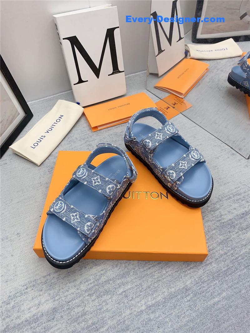 l0vis Vvtt0n blue monogram denim paseo flat sandals