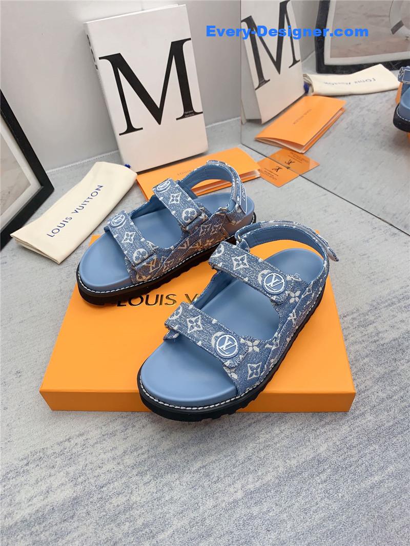 l0vis Vvtt0n blue monogram denim paseo flat sandals