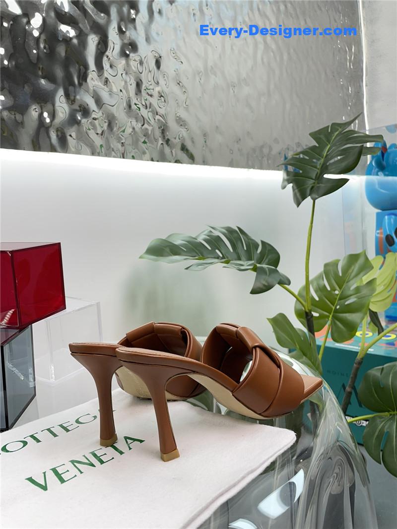 b0tt*ga Ven*ta windmill cube slippers