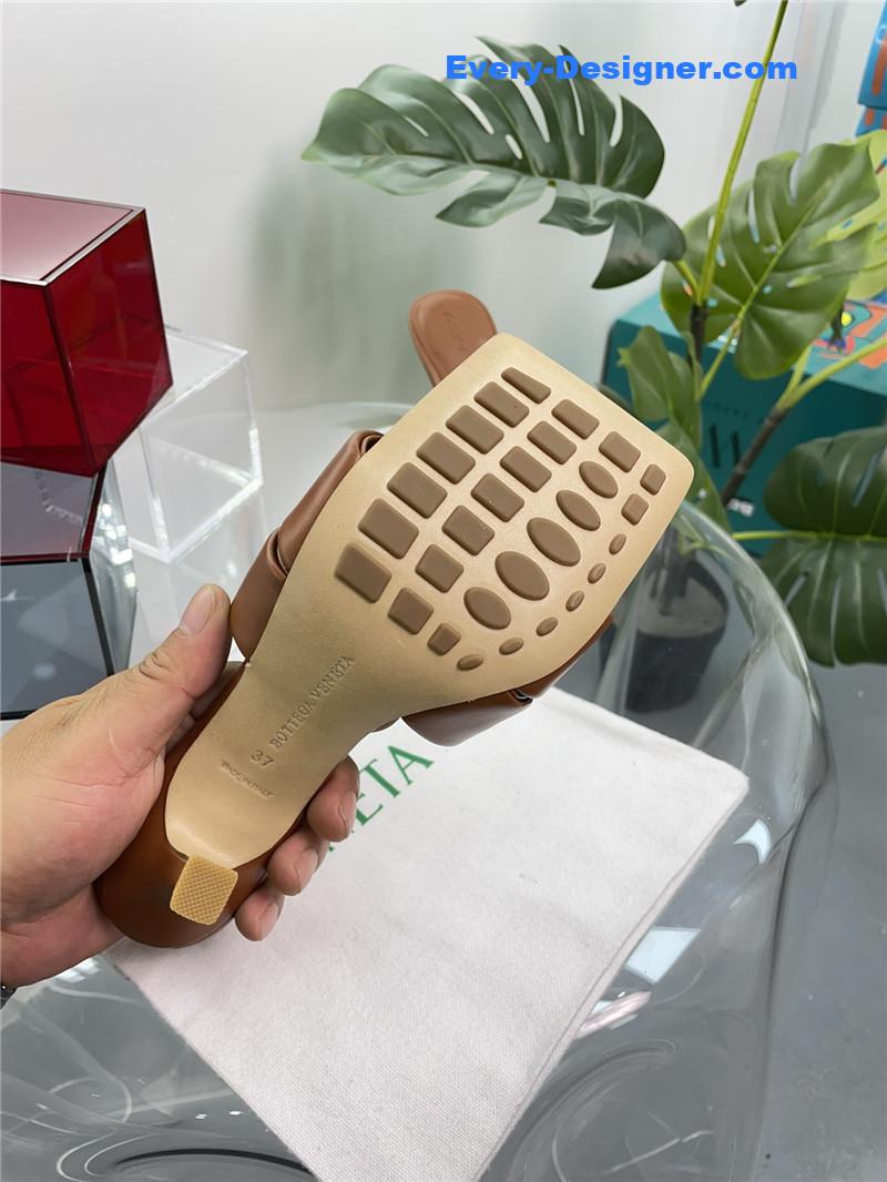 b0tt*ga Ven*ta windmill cube slippers