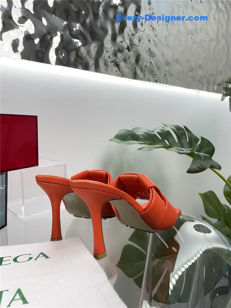 b0tt*ga Ven*ta windmill cube slippers