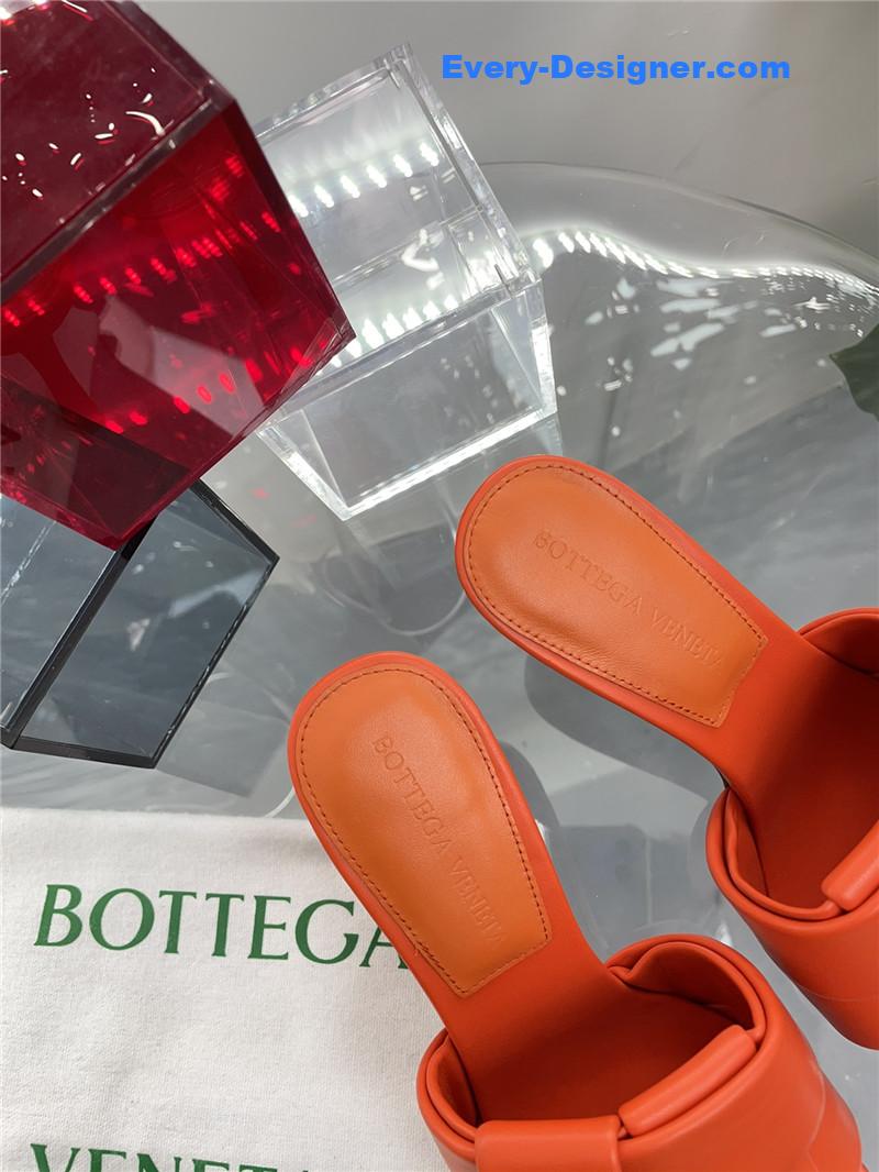 b0tt*ga Ven*ta windmill cube slippers