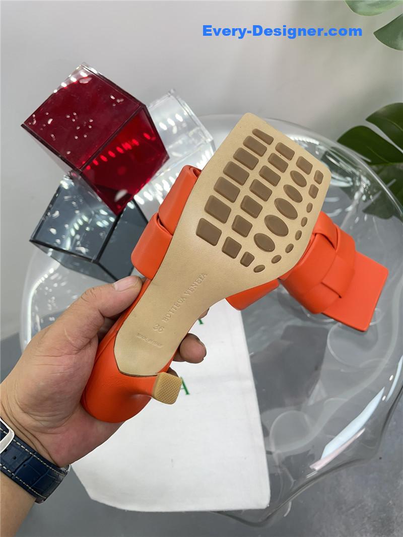 b0tt*ga Ven*ta windmill cube slippers