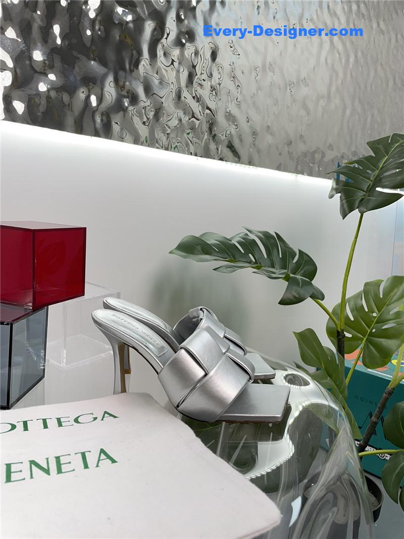 b0tt*ga Ven*ta windmill cube slippers