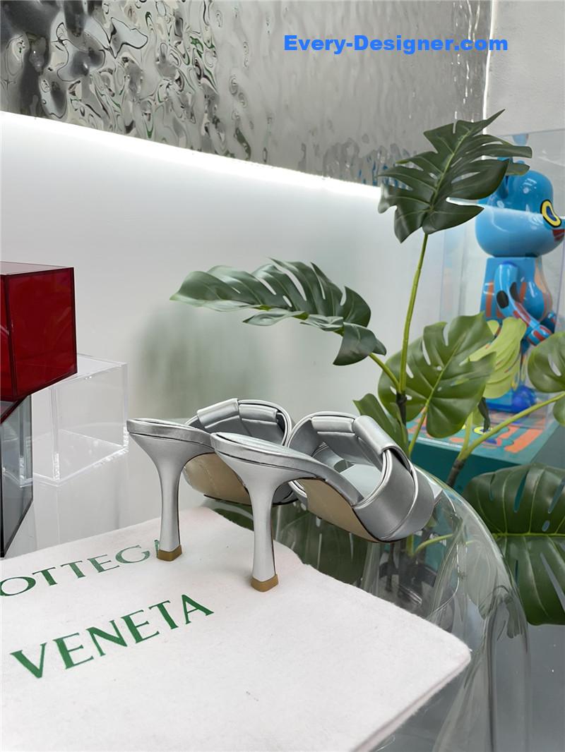 b0tt*ga Ven*ta windmill cube slippers