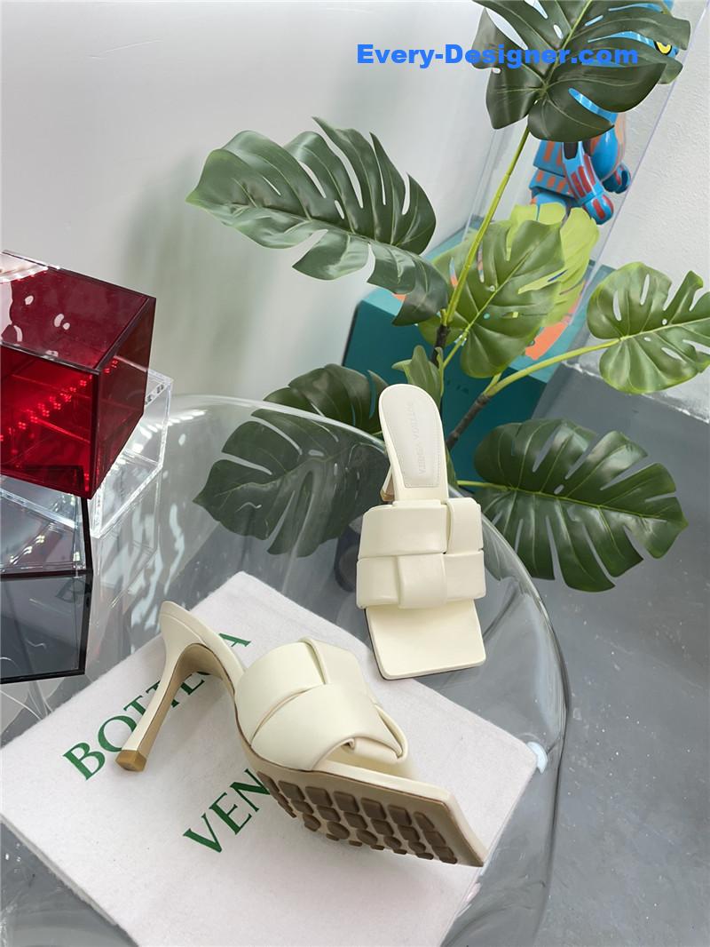 b0tt*ga Ven*ta windmill cube slippers