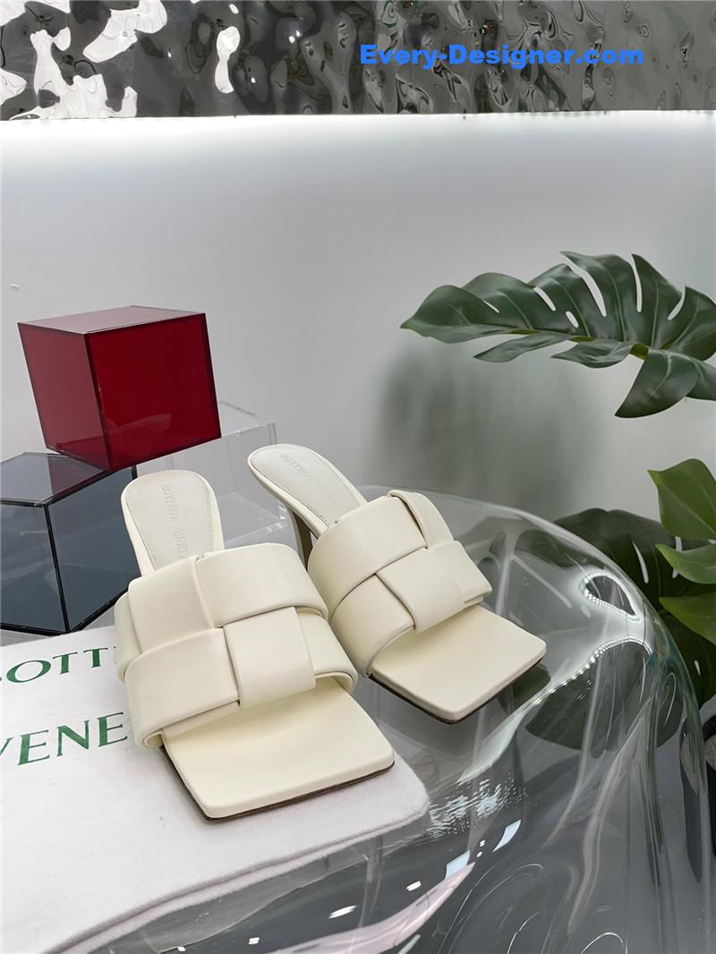 b0tt*ga Ven*ta windmill cube slippers