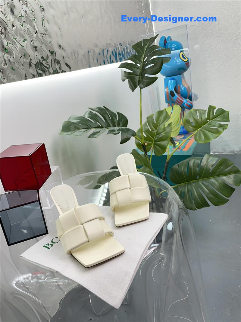 b0tt*ga Ven*ta windmill cube slippers