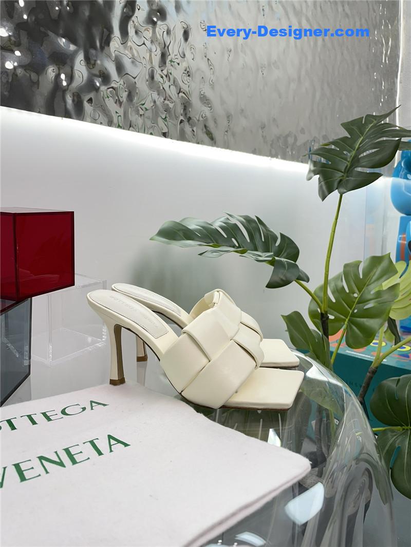 b0tt*ga Ven*ta windmill cube slippers