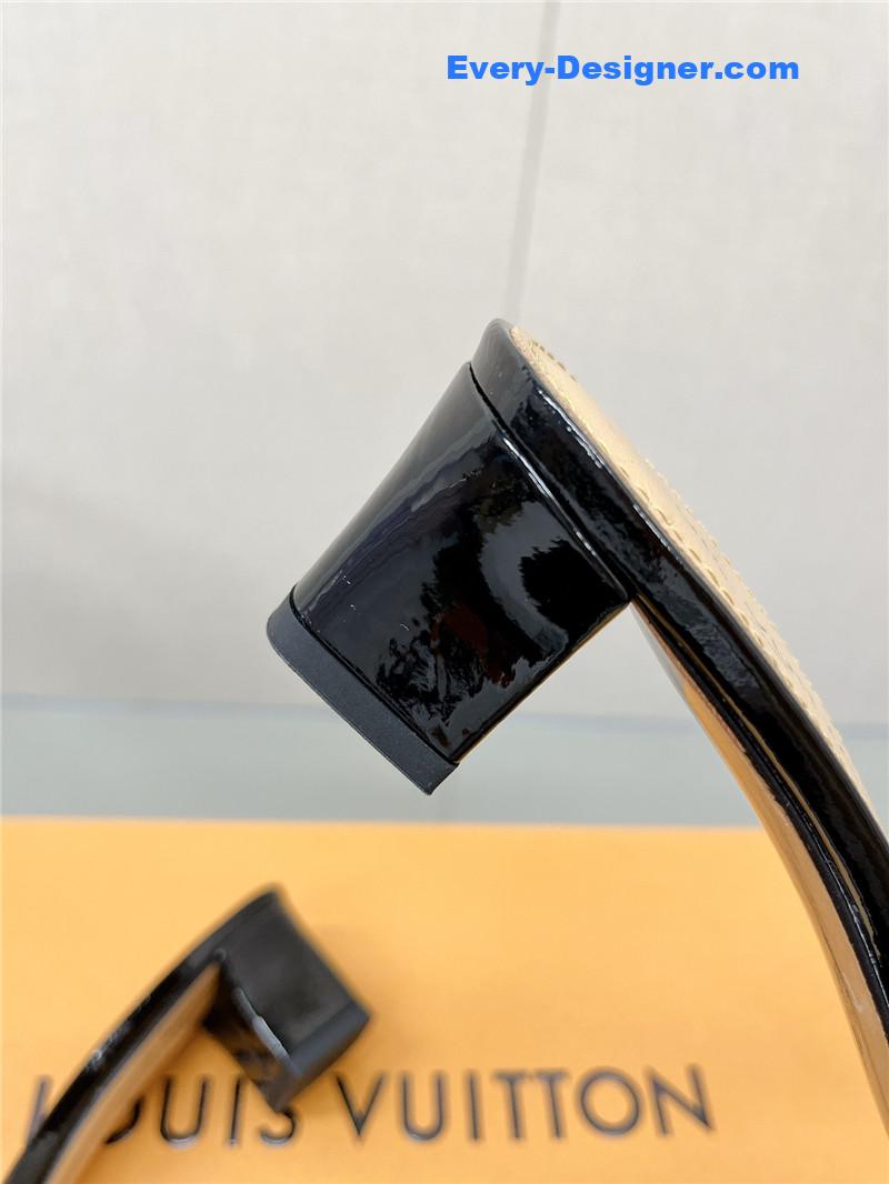 l0vis Vvtt0n lv sunflower slippers