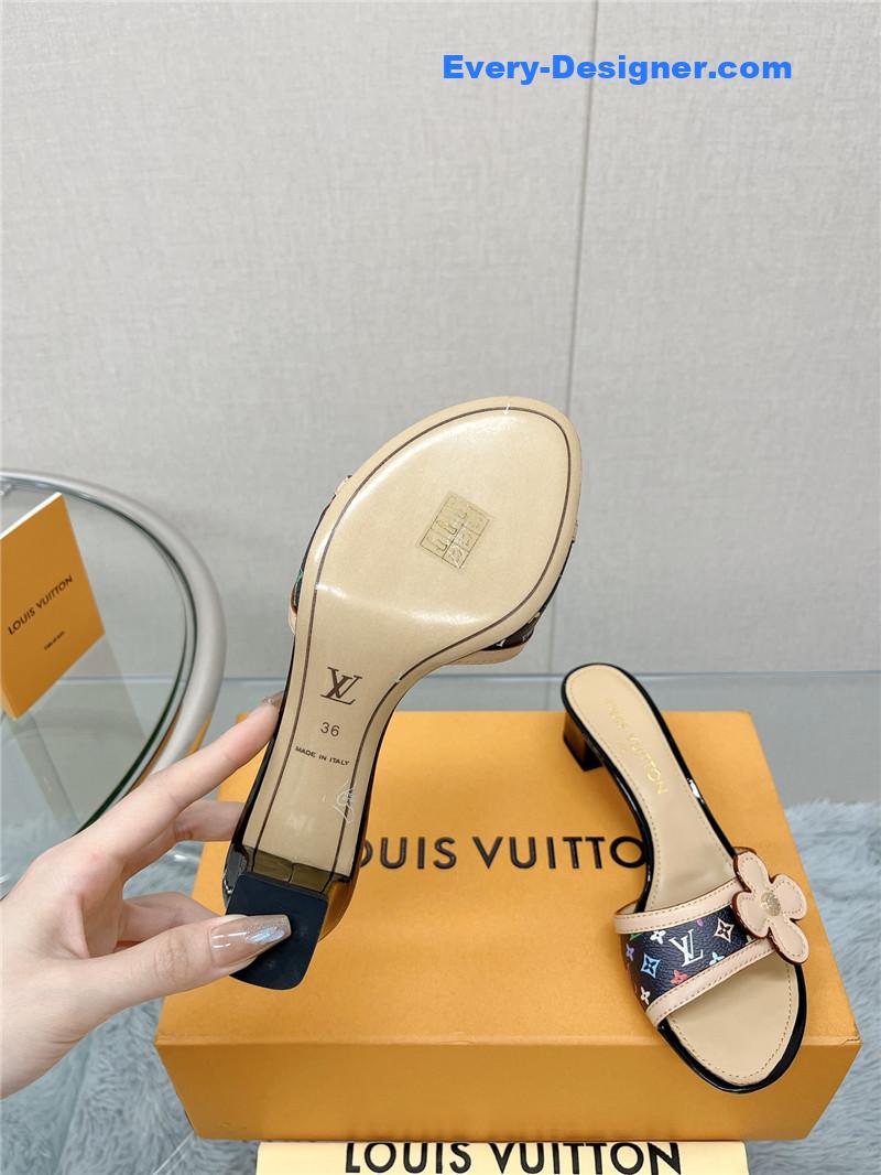 l0vis Vvtt0n lv sunflower slippers