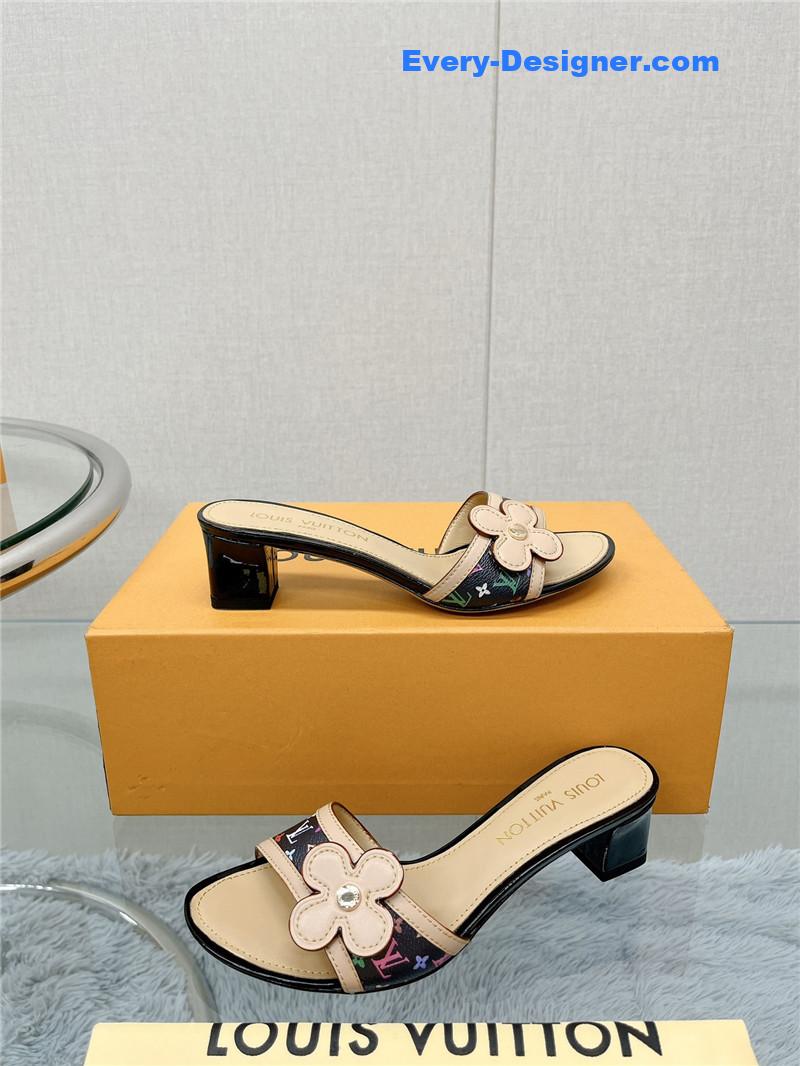 l0vis Vvtt0n lv sunflower slippers