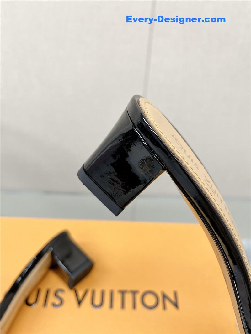 l0vis Vvtt0n lv sunflower slippers