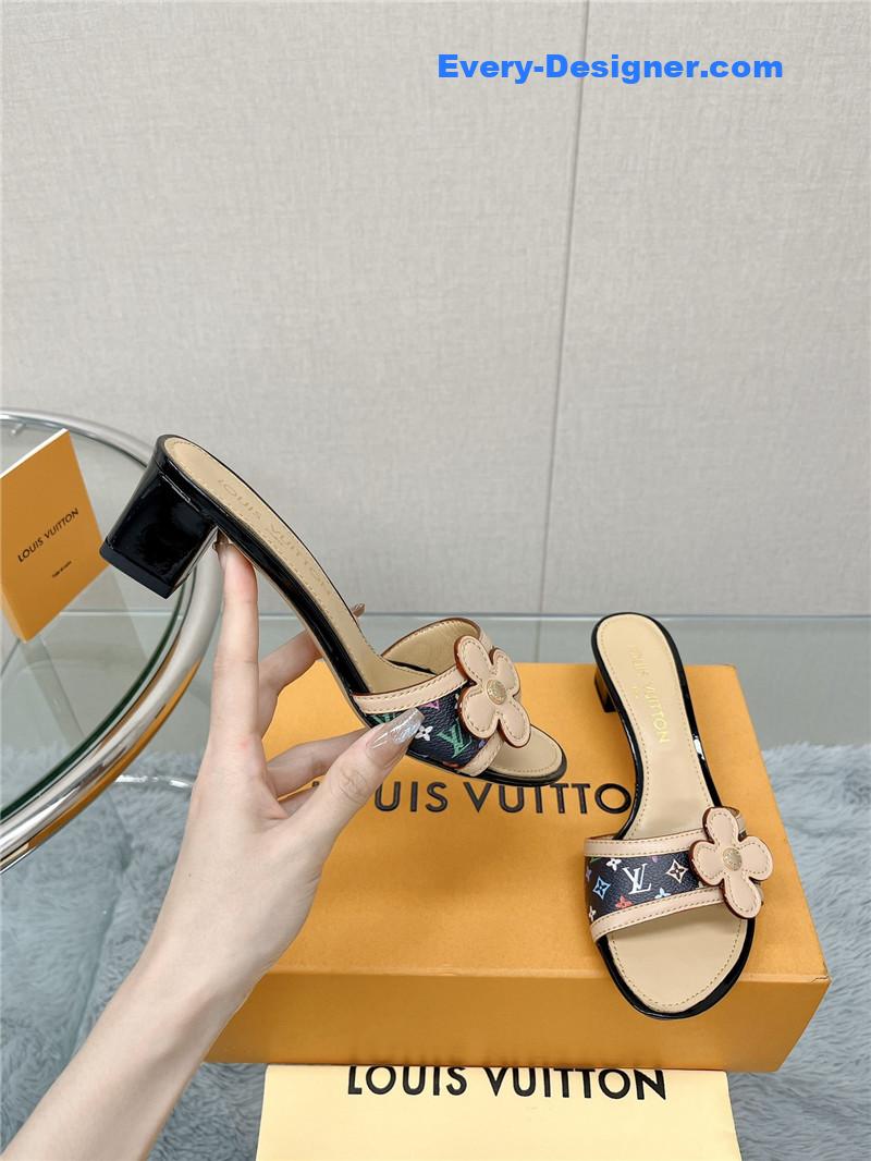 l0vis Vvtt0n lv sunflower slippers