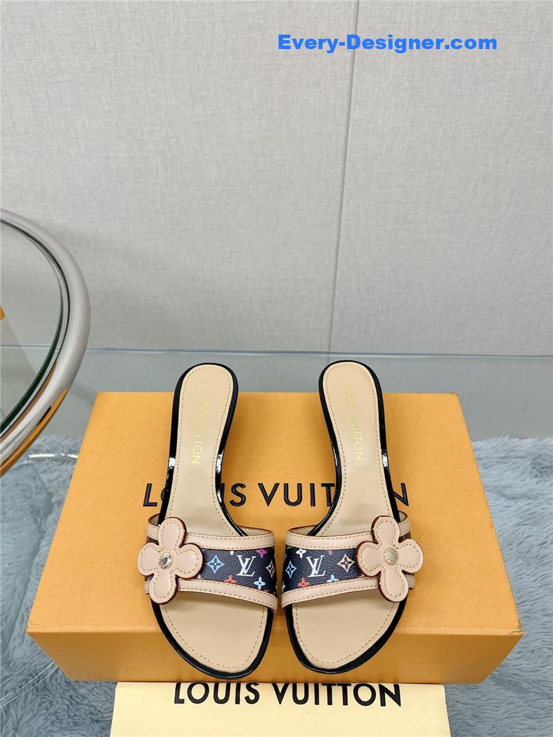 l0vis Vvtt0n lv sunflower slippers